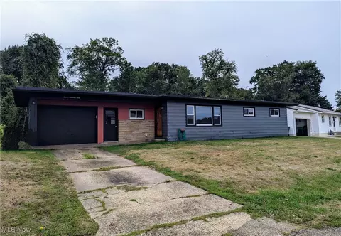 1279 Stewart Ln, Coshocton, OH 43812