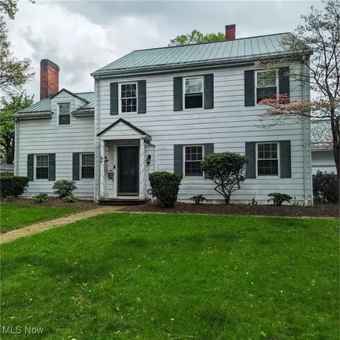557 Cambridge Rd, Coshocton, OH 43812