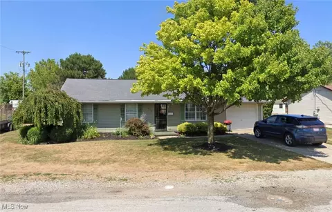 225 Gilcher Ct, Sandusky, OH 44870