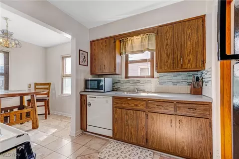Kitchen - 6402 Gerald Ave, Parma, OH 44129 photo 4 of 4