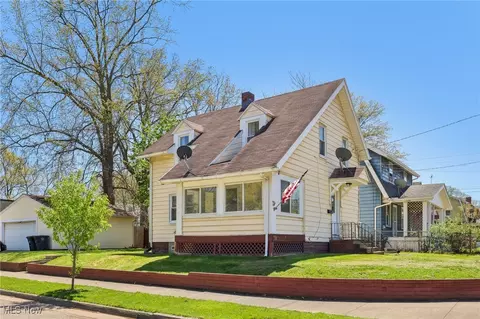 953 Mercer Ave, Akron, OH 44320