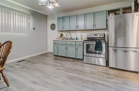 Kitchen - 42931 Haven Dr, Elyria, OH 44035 photo 1 of 2
