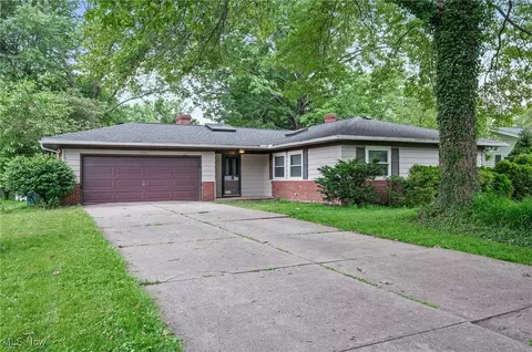 28521 Aspen Dr, North Olmsted, OH 44070