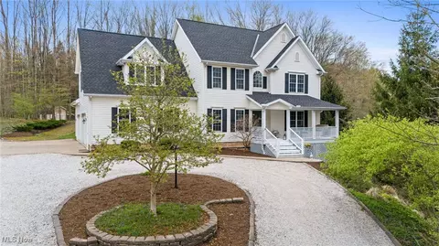 12175 S Wintergreen Dr, Chardon, OH 44024
