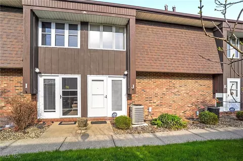 170 Bryn Mawr St #J, Ravenna, OH 44266
