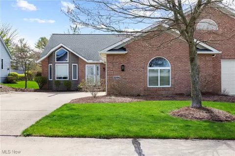 3594 Greenview Dr, Medina, OH 44256