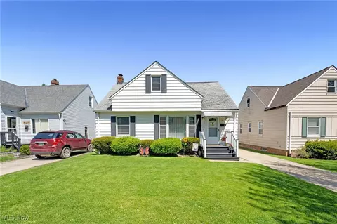 13601 Maple Leaf Dr, Garfield Heights, OH 44125