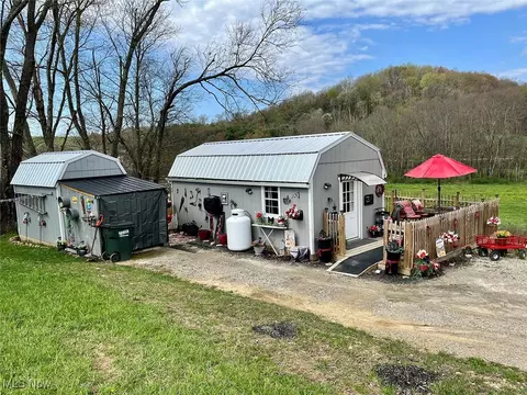 459 Buck Rd NW, Carrollton, OH 44615