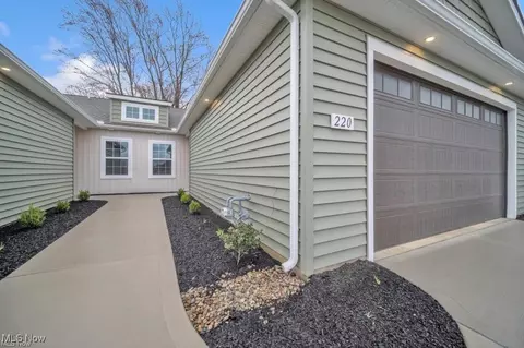 224 Alexander Dr, Elyria, OH 44035 photo 2