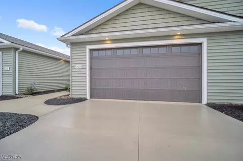 224 Alexander Dr, Elyria, OH 44035 photo 3