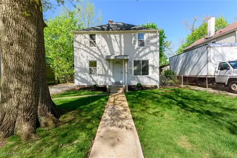 1086 Roslyn Ave, Akron, OH 44320