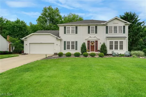 32877 Seneca Dr, Solon, OH 44139