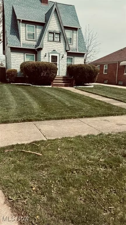 2012 Grovewood Ave, Parma, OH 44134