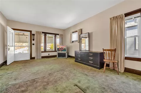 883 E 237th St, Euclid, OH 44123 photo 5