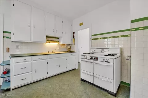 883 E 237th St, Euclid, OH 44123 photo 9