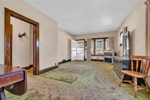 883 E 237th St, Euclid, OH 44123 photo 6