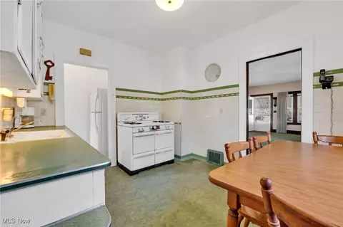 883 E 237th St, Euclid, OH 44123 photo 8