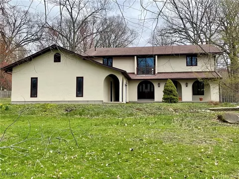 1995 Claus Rd, Vermilion, OH 44089