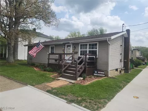 510 E 3rd St, Uhrichsville, OH 44683