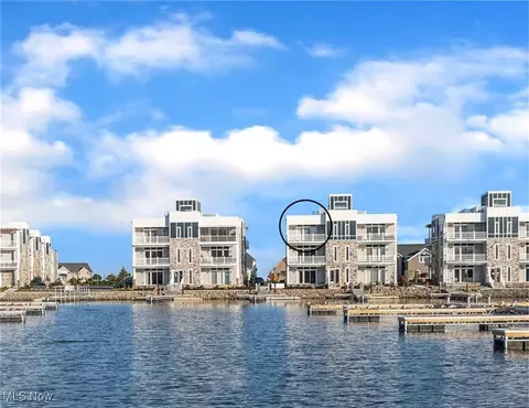 2622 S Waterside Ct #631, Port Clinton, OH 43452