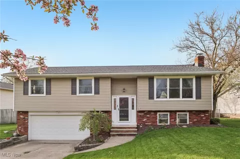 4745 Cottonwood Ln, Brunswick, OH 44212