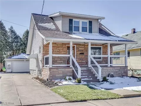 1352 Benton St, Barberton, OH 44203