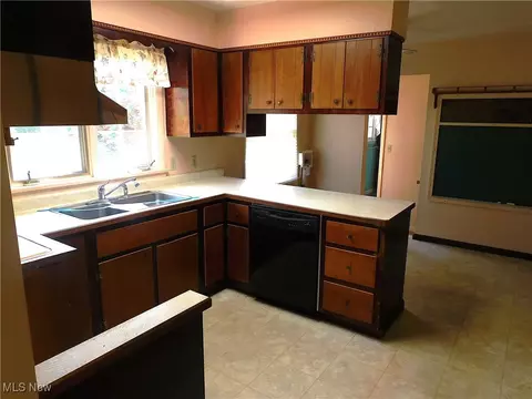 2684 Burlingham Dr, Ashtabula, OH 44004 photo 11