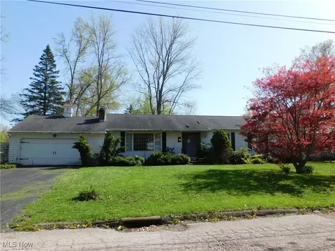 2684 Burlingham Dr, Ashtabula, OH 44004