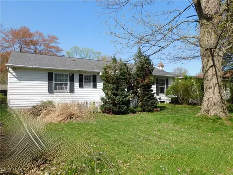 2684 Burlingham Dr, Ashtabula, OH 44004 photo 2