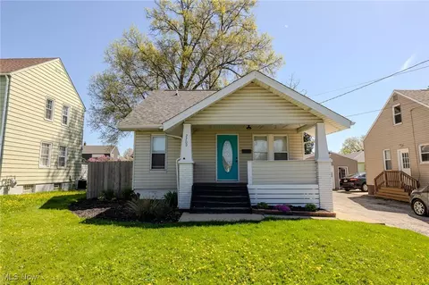 2709 Oakwood Dr, Cuyahoga Falls, OH 44221