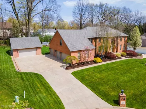 5880 Rosewood Dr, Boardman, OH 44512