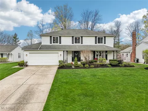 6256 Sunnywood Dr, Solon, OH 44139