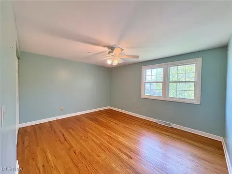 Bedroom - 417 Windsor Dr, Elyria, OH 44035 photo 3 of 9