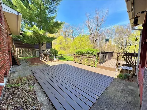 Exterior - 417 Windsor Dr, Elyria, OH 44035 photo 7 of 8