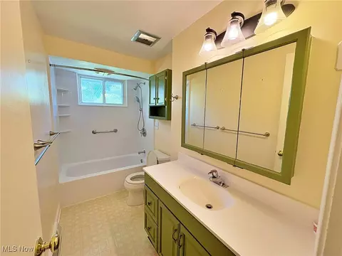 Bath - 417 Windsor Dr, Elyria, OH 44035 photo 2 of 2