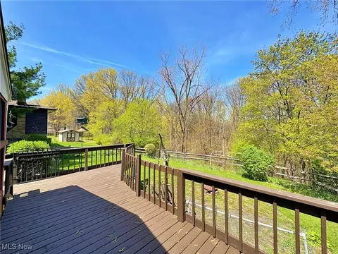 Exterior - 417 Windsor Dr, Elyria, OH 44035 photo 5 of 8