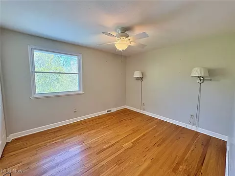 Bedroom - 417 Windsor Dr, Elyria, OH 44035 photo 6 of 9