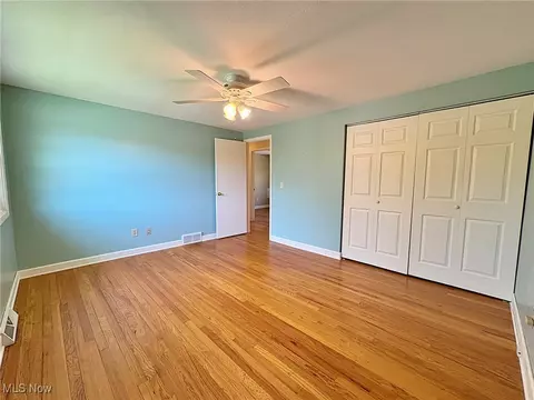Bedroom - 417 Windsor Dr, Elyria, OH 44035 photo 4 of 9