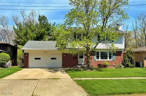 417 Windsor Dr, Elyria, OH 44035