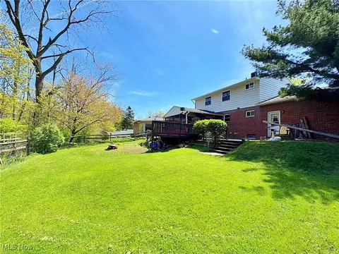 Exterior - 417 Windsor Dr, Elyria, OH 44035 photo 4 of 8