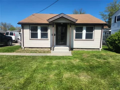 121 Shelton Blvd, Eastlake, OH 44095