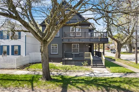 2010 W 58th St, Cleveland, OH 44102