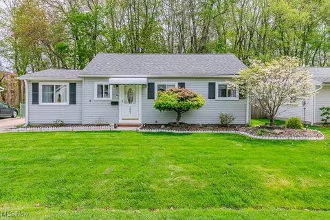 5687 Anna Ct, Mentor On The Lake, OH 44060
