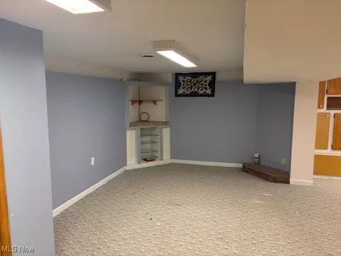 Living - 1521 Difford, Niles, OH 44446 photo 3 of 7
