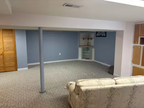 Living - 1521 Difford, Niles, OH 44446 photo 7 of 7