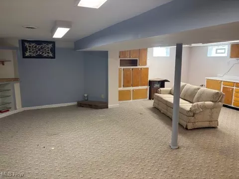 Living - 1521 Difford, Niles, OH 44446 photo 6 of 7