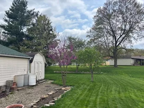 Exterior - 1521 Difford, Niles, OH 44446 photo 4 of 6