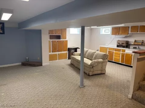 Living - 1521 Difford, Niles, OH 44446 photo 4 of 7