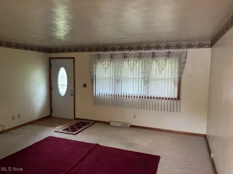 Living - 1521 Difford, Niles, OH 44446 photo 1 of 7