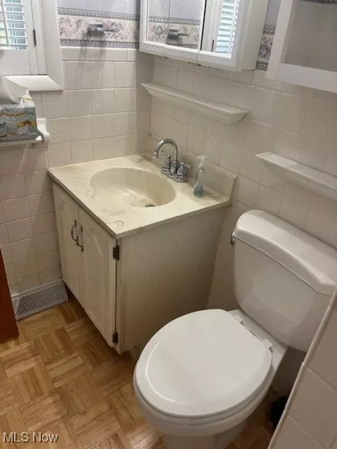 Bath - 1521 Difford, Niles, OH 44446 photo 2 of 3